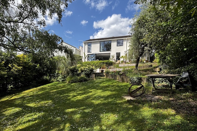 4 bedroom detached house