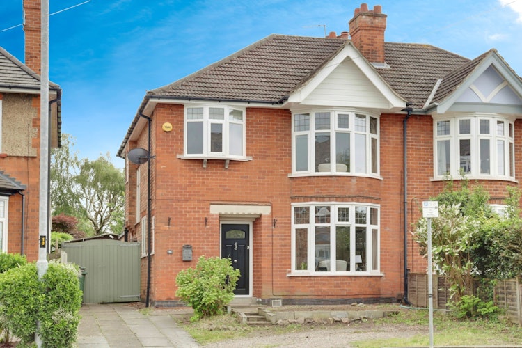 3 bedroom semi-detached house