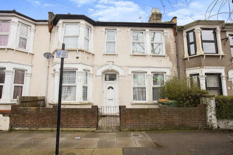 4 bedroom terraced house
