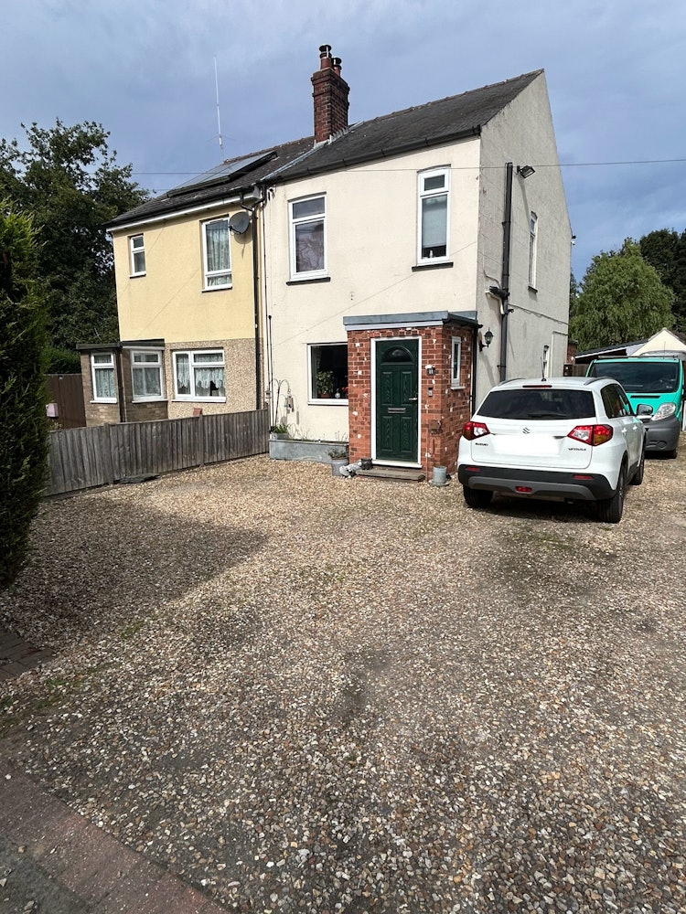 3 bedroom semi-detached house