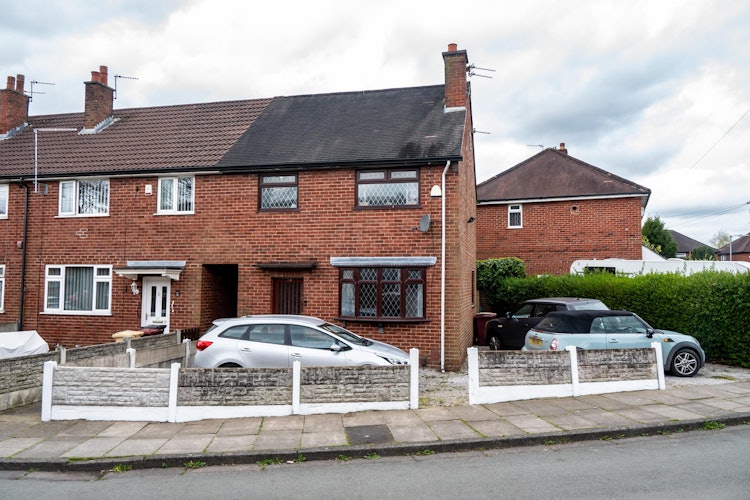 3 bedroom end of terrace house