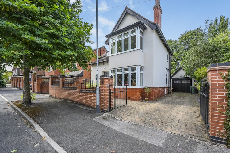 4 bedroom detached house