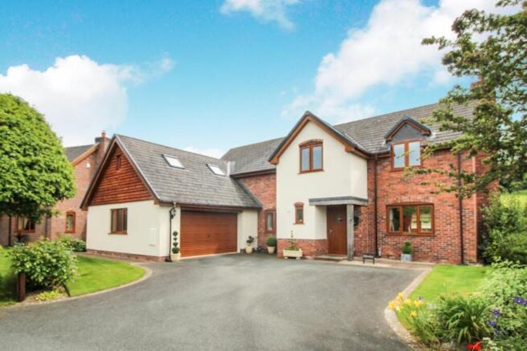 4 bedroom detached house