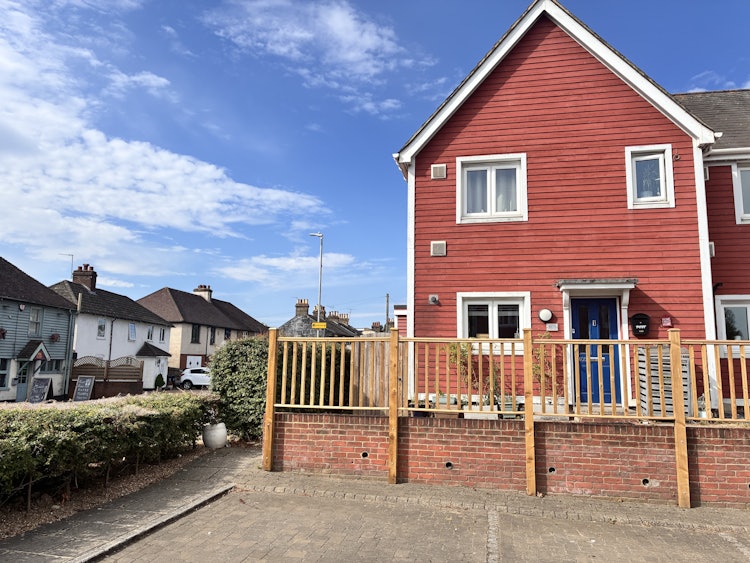 4 bedroom end of terrace house