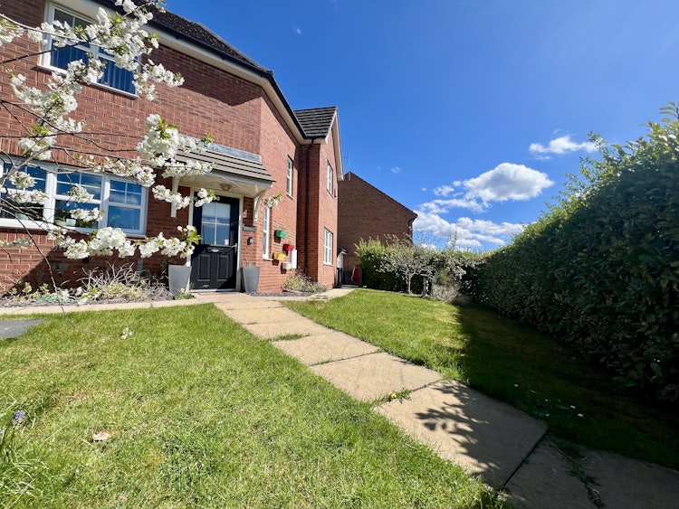 3 bedroom semi-detached house