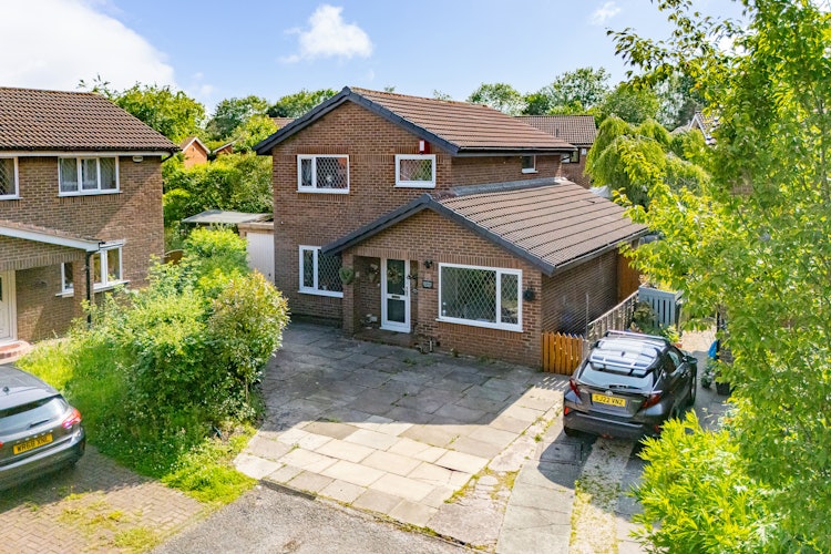 4 bedroom detached house