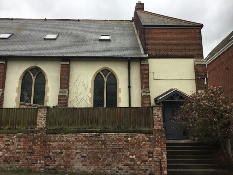 5 bedroom end of terrace house