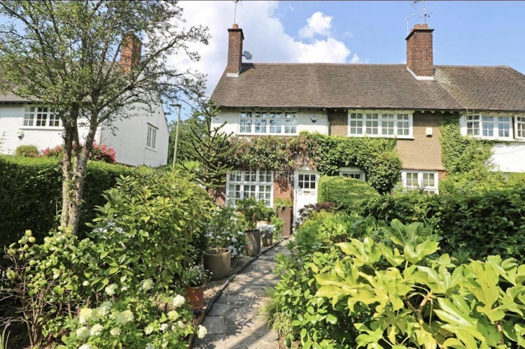 2 bedroom end of terrace house