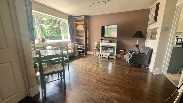 2 bedroom maisonette