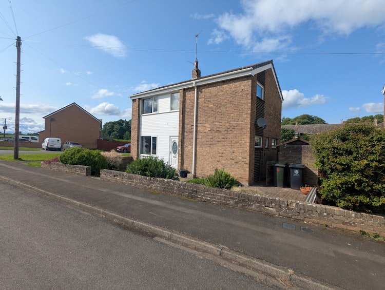 3 bedroom detached house