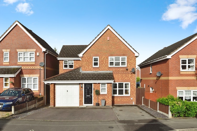 4 bedroom detached house