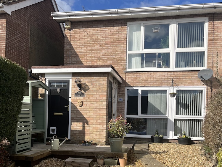 2 bedroom maisonette