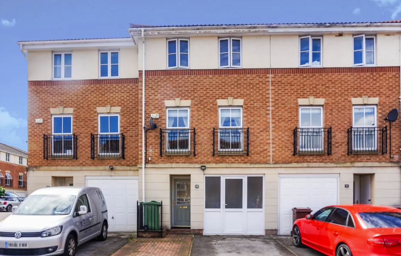 3 bedroom terraced house for sale in Wakefield West Yorkshire ...