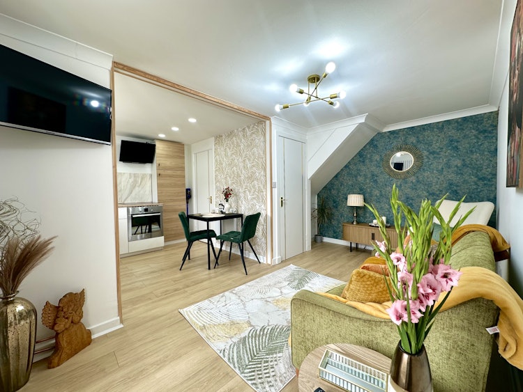 2 bedroom maisonette