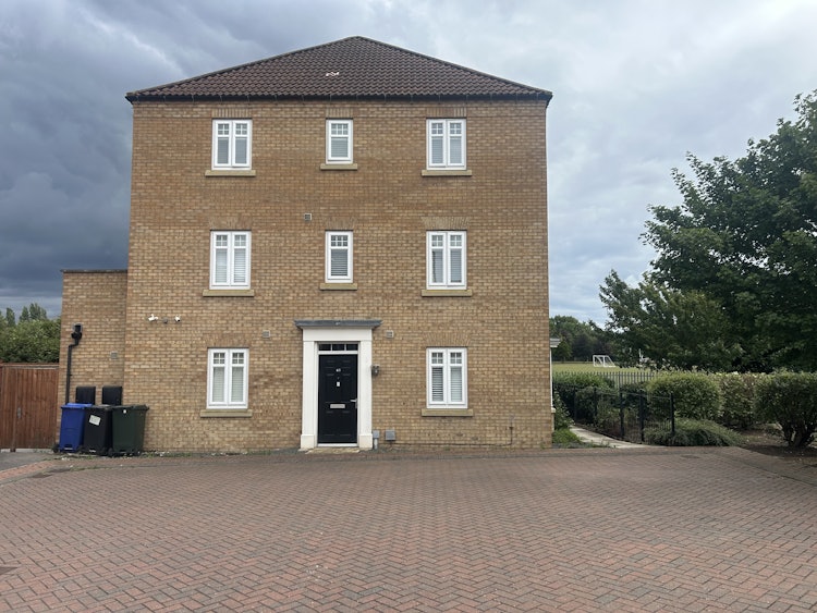 4 bedroom semi-detached house