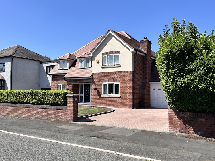 4 bedroom detached house