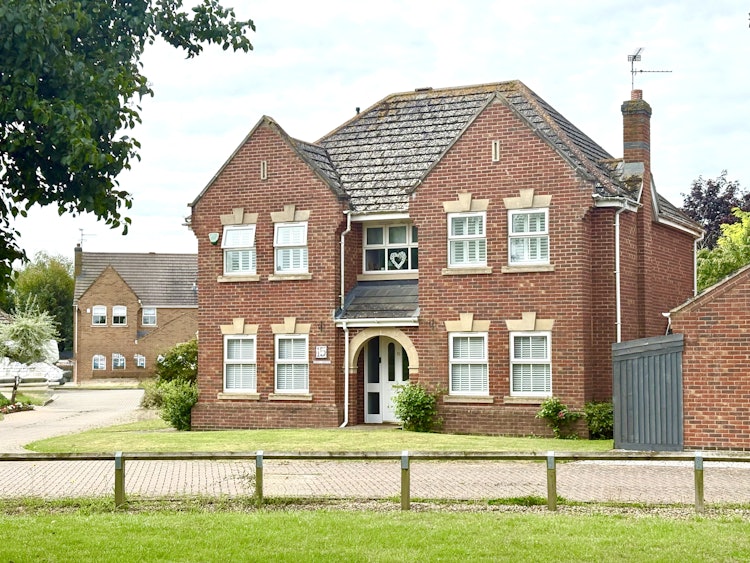 4 bedroom detached house