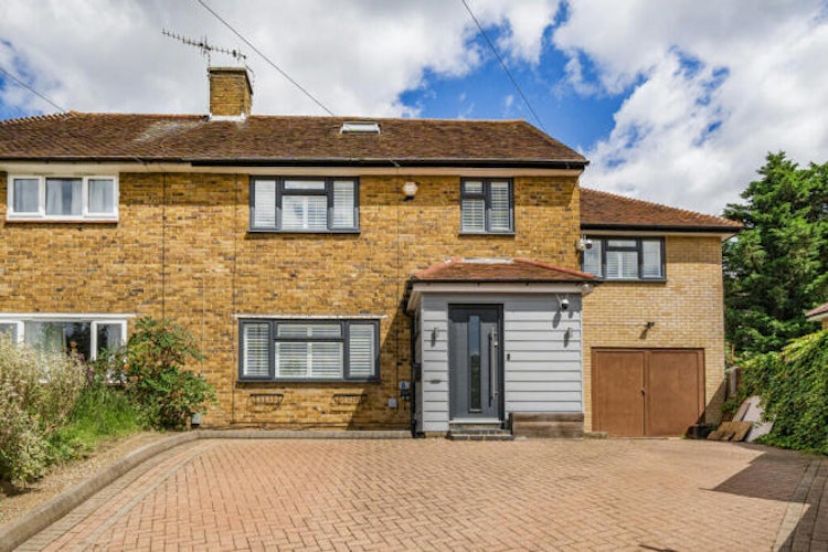 6 bedroom semi-detached house