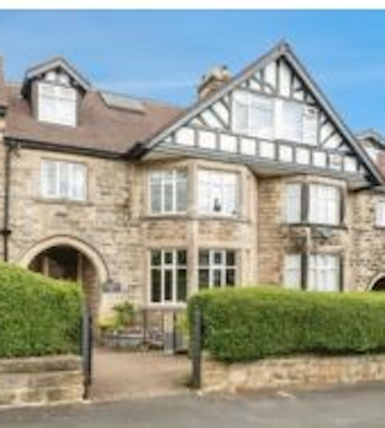 6 bedroom semi-detached house