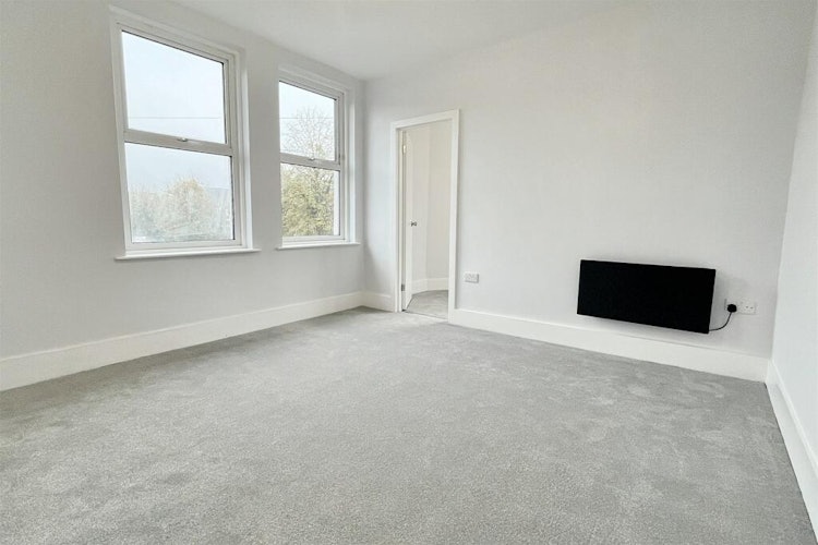 2 bedroom maisonette