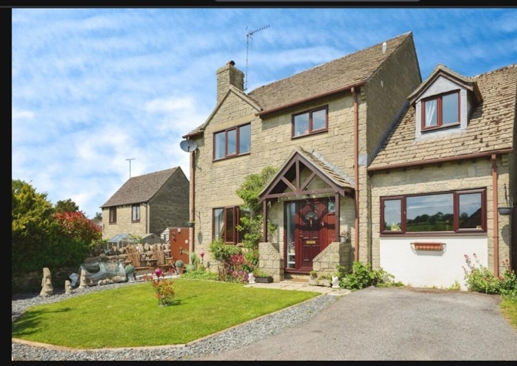 4 bedroom detached house