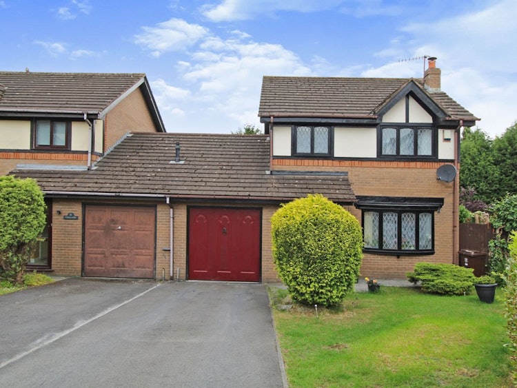 3 bedroom link detached house