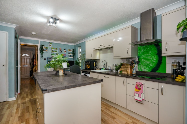 4 bedroom semi-detached house