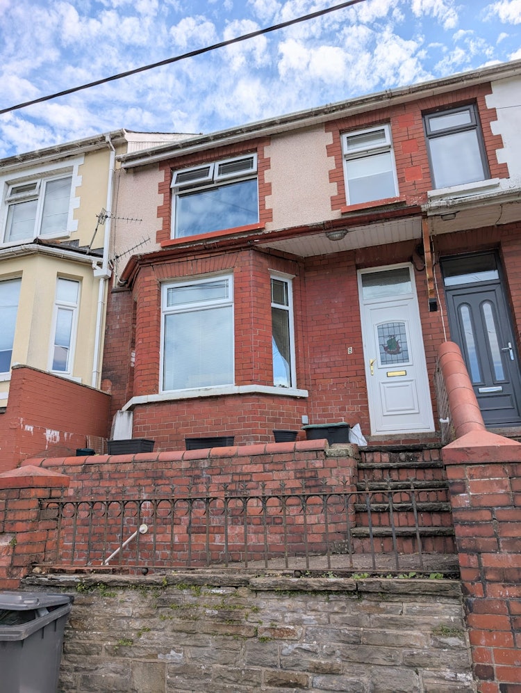4 bedroom terraced house