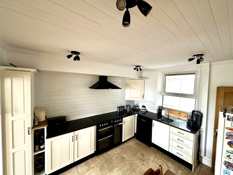 5 bedroom semi-detached house