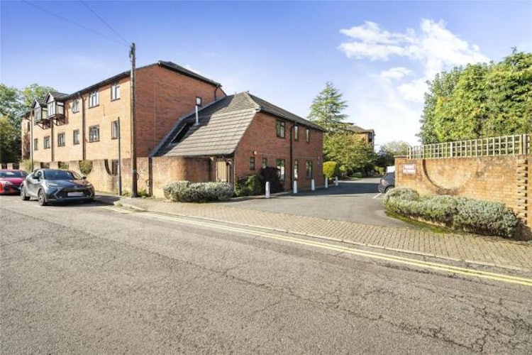 1 bedroom ground floor flat