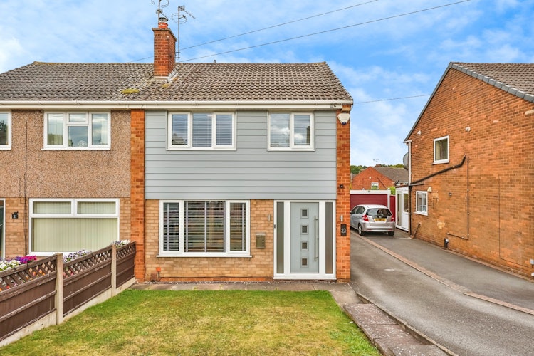 3 bedroom detached house
