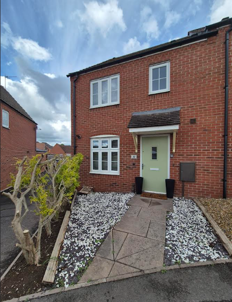 3 bedroom end of terrace house