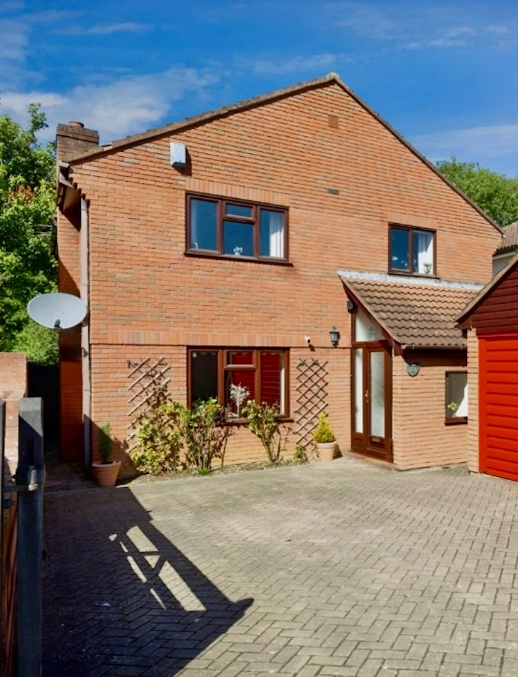 4 bedroom detached house