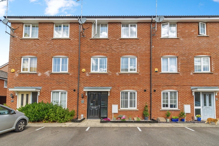4 bedroom terraced house