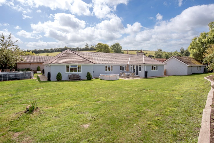 4 bedroom detached house