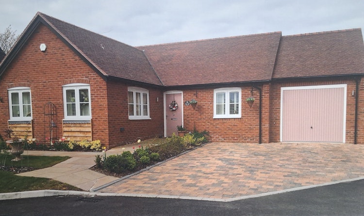 2 bedroom detached house