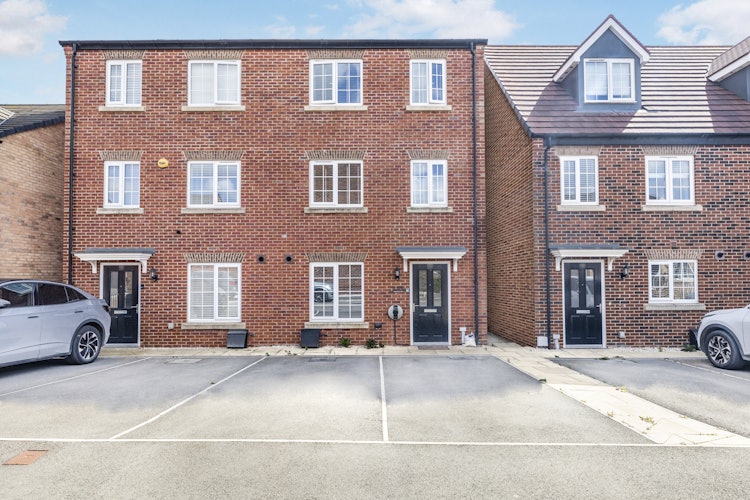 4 bedroom semi-detached house