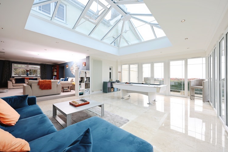 5 bedroom detached house