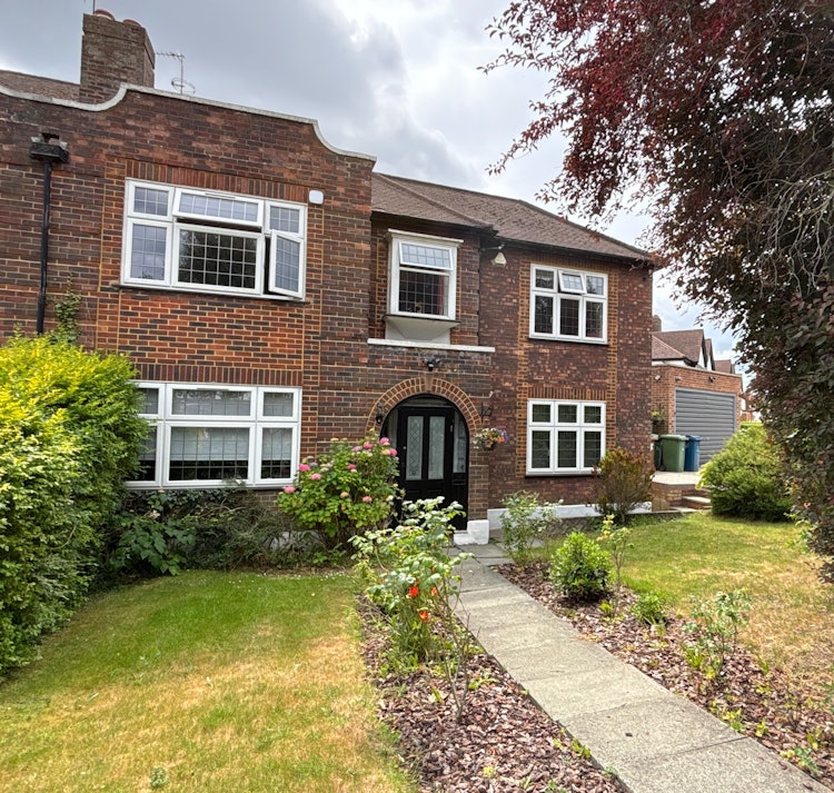 4 bedroom semi-detached house