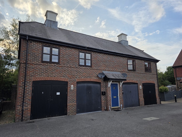 1 bedroom coach house