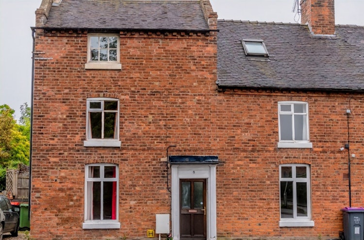 4 bedroom end of terrace house