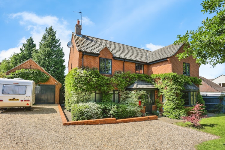 4 bedroom detached house