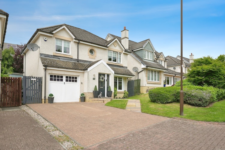 4 bedroom detached house