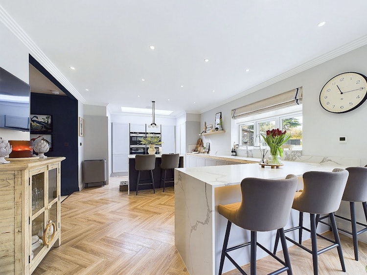 5 bedroom semi-detached house