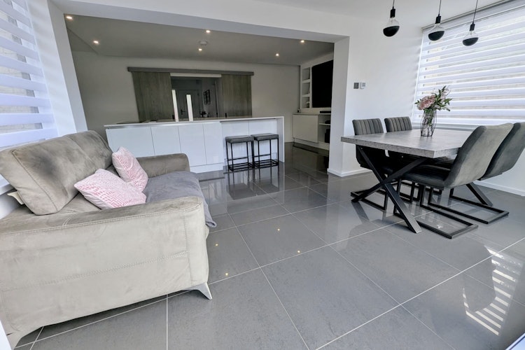 3 bedroom detached house