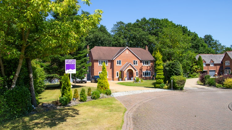 5 bedroom detached house