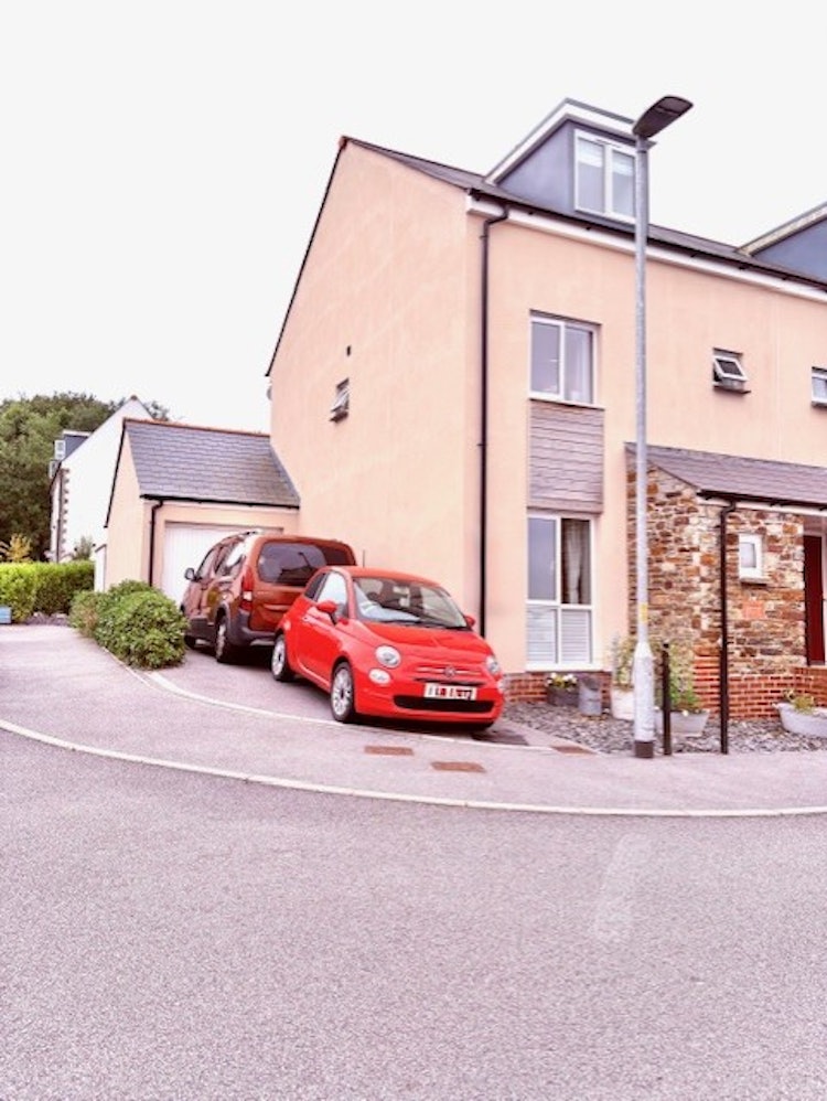 4 bedroom semi-detached house