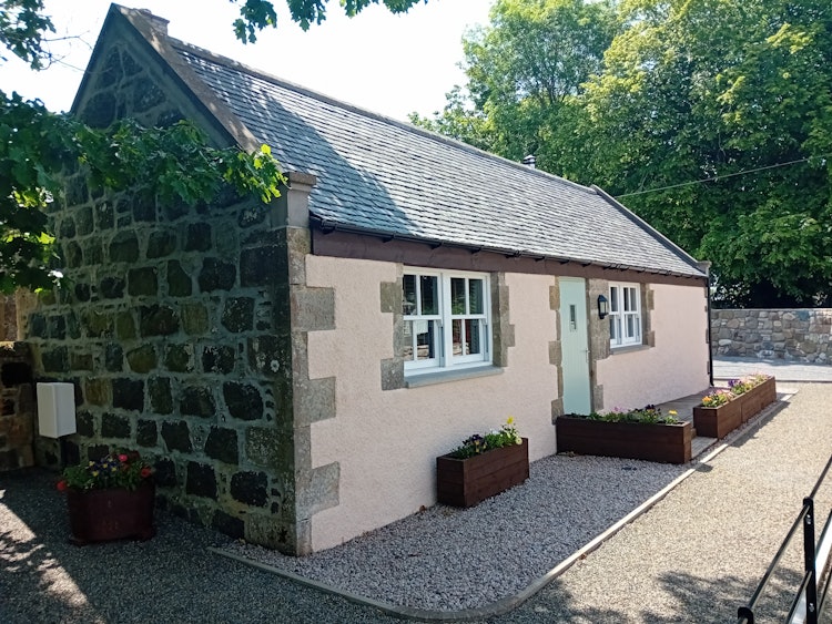 1 bedroom detached bungalow