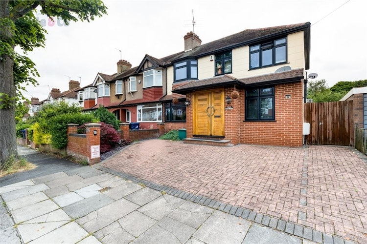 5 bedroom end of terrace house