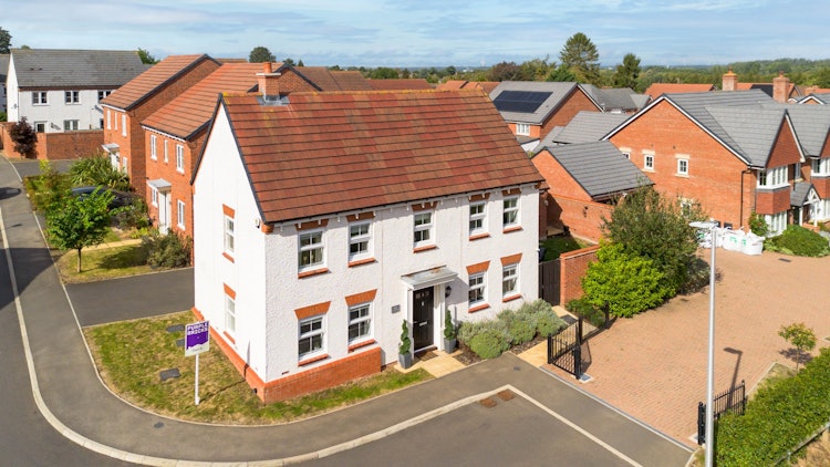 3 bedroom detached house